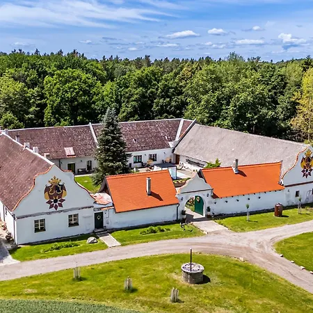 Biskupsky Dvur Курортный комплекс Visnova
